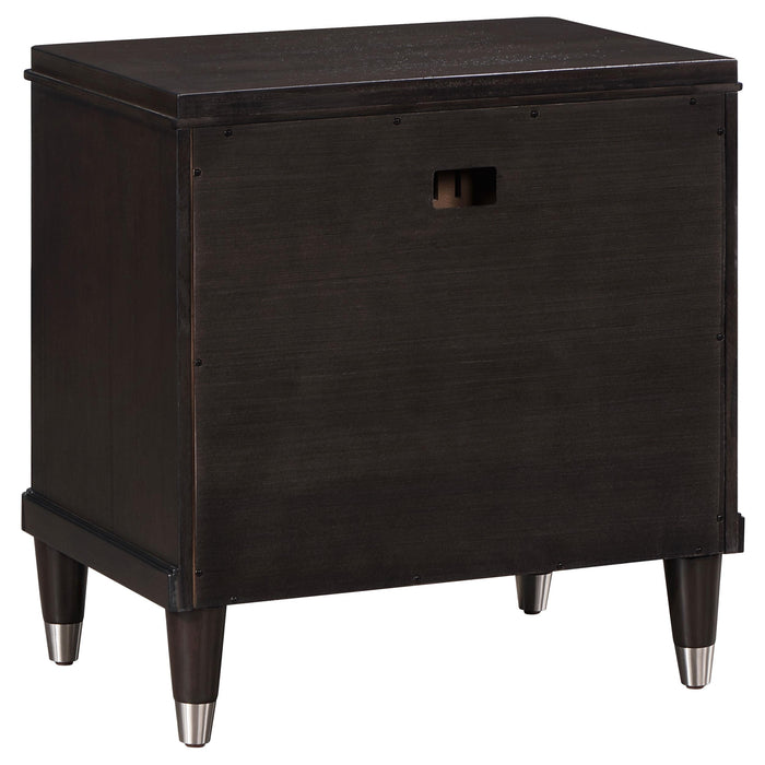 Emberlyn 4-piece Eastern King Bedroom Set Brown